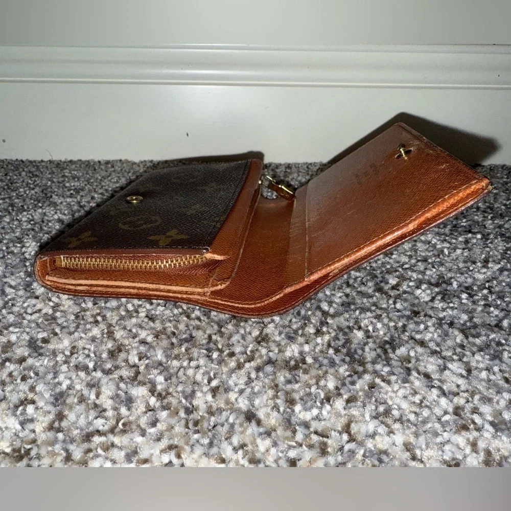 Louis Vuitton fold monogram wallet and luggage tag bundle - Picture 7 of 12